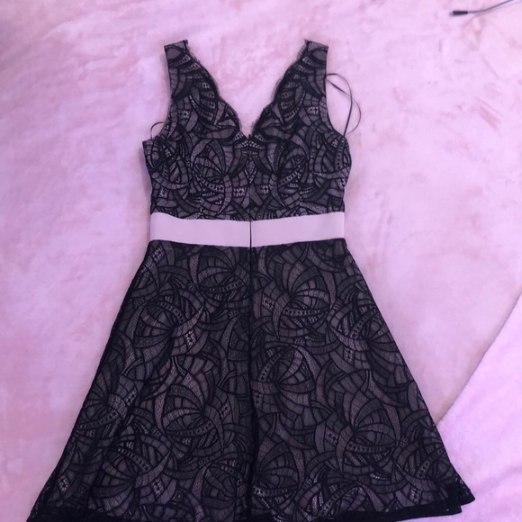 nah khanh black lace dress - Picture 2 of 4